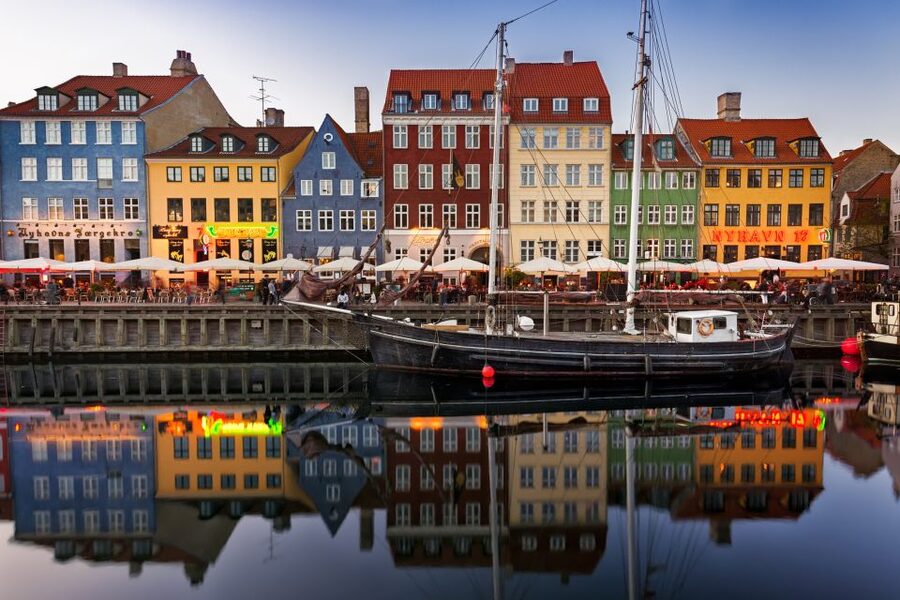 3-Hour Private Copenhagen Walking Tour - Amalienborg and Marmorkirken