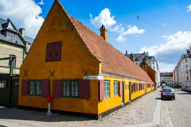 3h walking tour, small group max 10 people Copenhagen - Christiansborg Palace, the cathedral, and Tivoli from a distance
