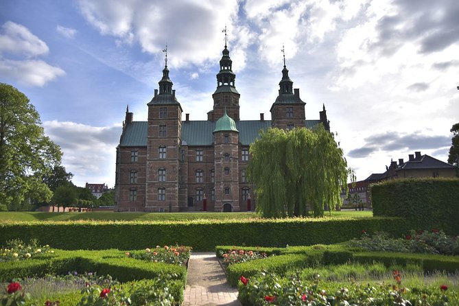 3h walking tour, small group max 10 people Copenhagen - The value of the offbeat streets