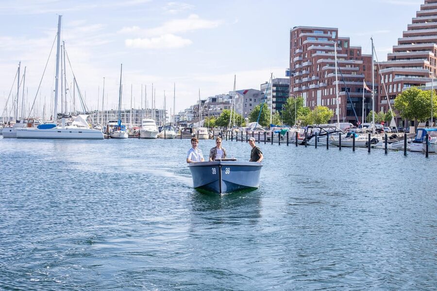 Aarhus: 1 or 1,5 Hour Boat Rental - No License Required - Weather, comfort, and practical planning