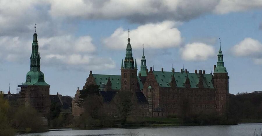 Castles: Kronborg (Hamlet) & Frederiksborg - The 9 a.m. Pickup and Private Limousine-Van