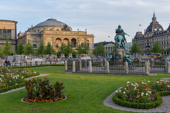 Castles of Kronborg and Frederiksborg from Copenhagen by Car - Guided or self-guided: which format fits you?