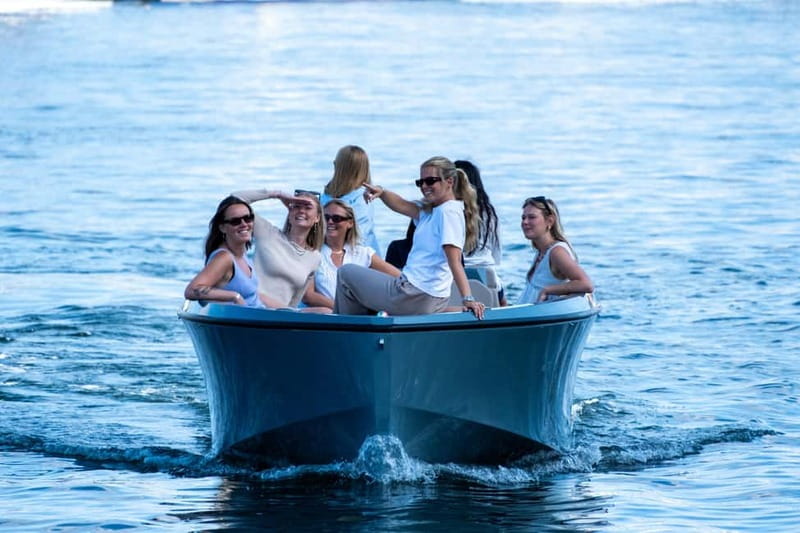 Copenhagen: 1 or 2-Hour Canal Tour in Silent Electric Boats - Leaving the meeting point and settling into the harbor
