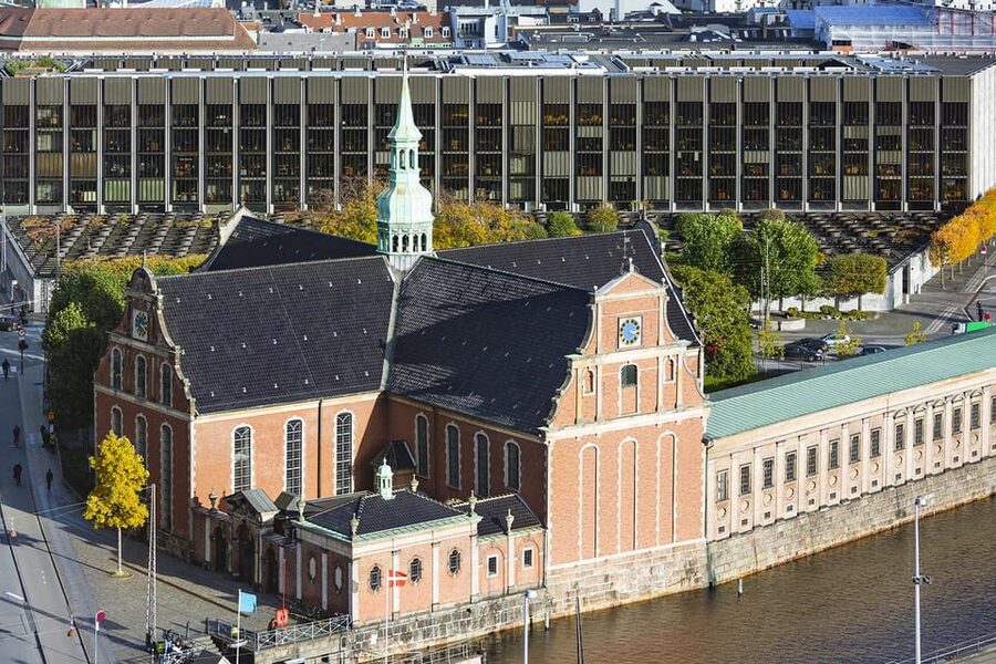 Copenhagen: A guided walk for first-timers in the city - The Black Diamond and the waterfront shift