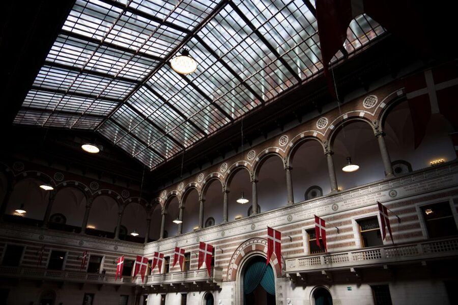 Copenhagen: Canal Boat Cruise & Old Town/Nyhavn Walking Tour - Frederik’s Church and Amalienborg Square