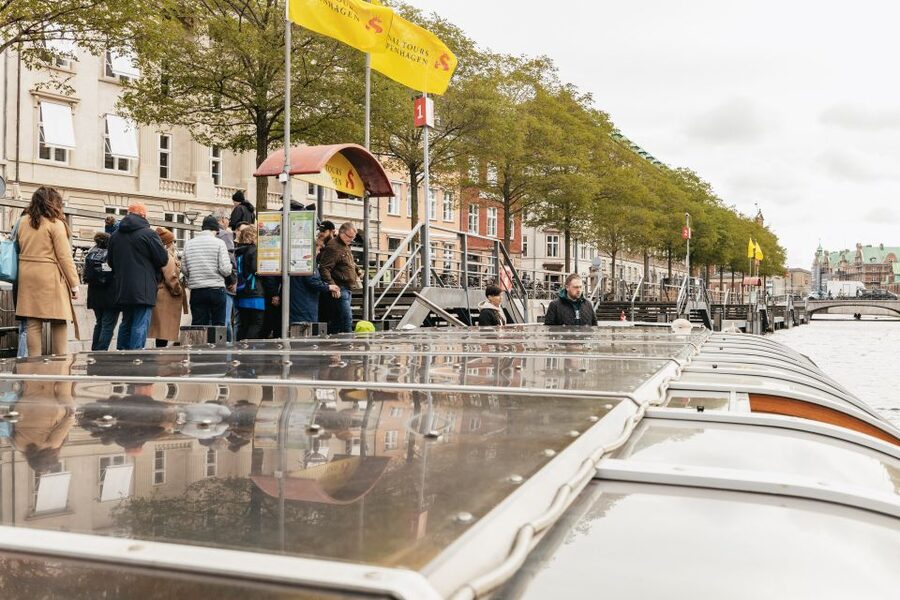 Copenhagen: Canal Cruise with Guide - Amalienborg Palace and the royal waterfront