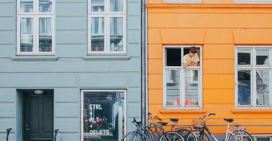 Copenhagen: Capture the most Photogenic Spots with a Local - Finding the postcard view at Rosenborg Castle