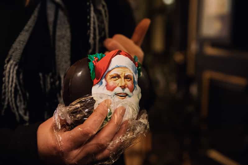 Copenhagen: Christmas Walking Tour with Treats and Drinks - Gløgg and julebryg in the winter air