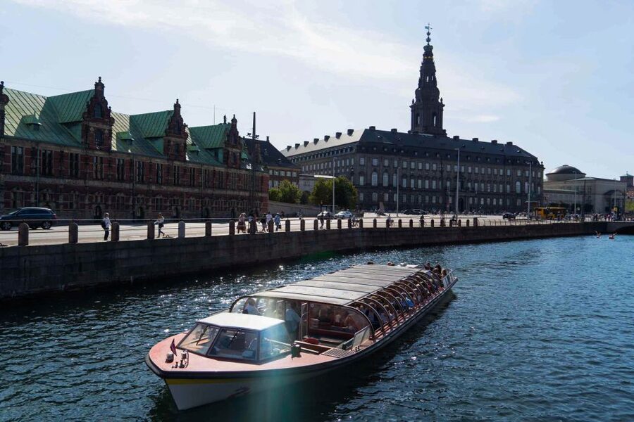 Copenhagen: Classic Canal Tour & The Harbour - Christiansborg and the central waterfront