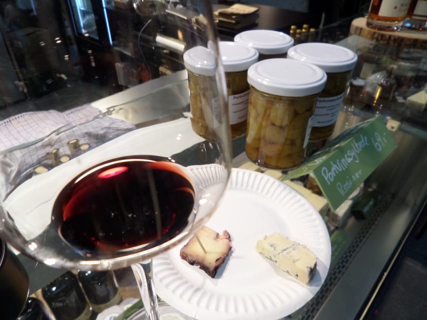 Copenhagen: Evening Gourmet Walk with Food & Drinks Tasting - How much food and drink do you really get?