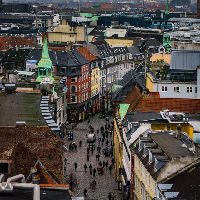 Copenhagen: Express Walk with a Local in 60 minutes - From old-city elegance toward Nyhavn