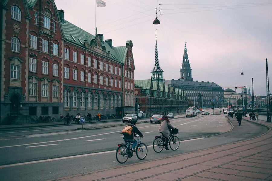 Copenhagen: Guided Bike Tour in French - Starting near Tivoli at Vesterbrogade 4B