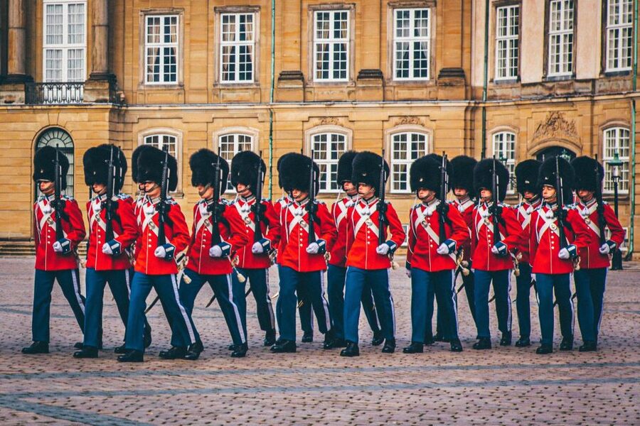 Copenhagen: Guided City Highlights Tour - Starting at Café Fiol and finding your bearings