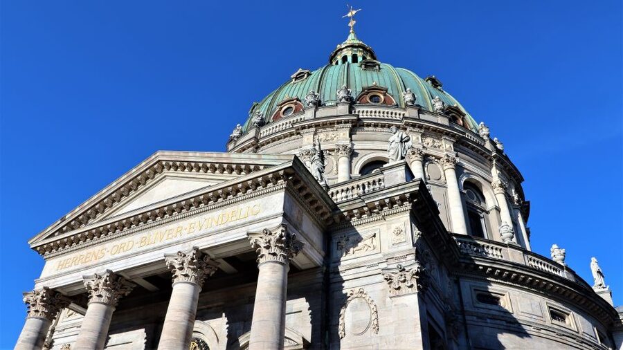 Copenhagen: Guided Walking Tour in French - What the price gives you for $67