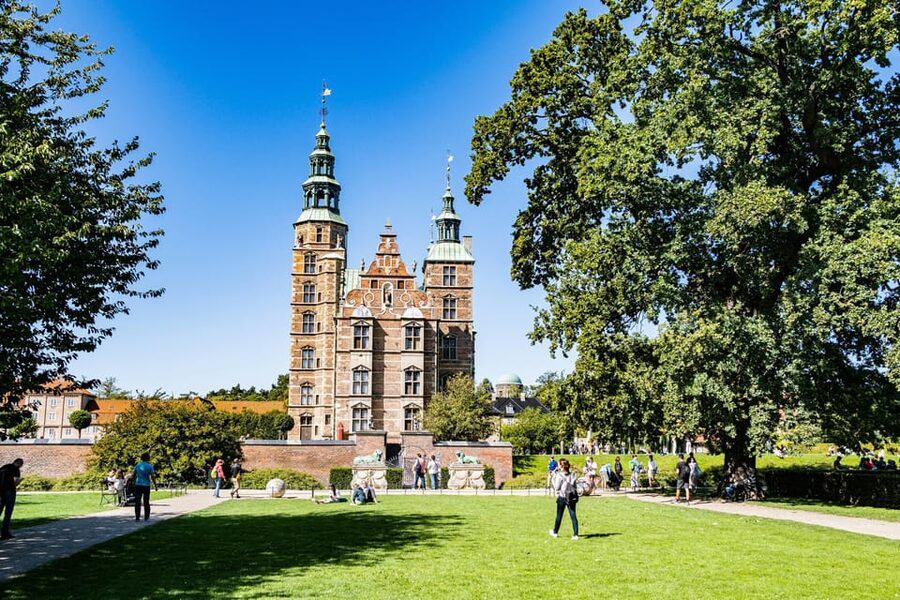 Copenhagen: Hygge & Highlights Walking Tour with Local Guide - What the $61 price really buys you
