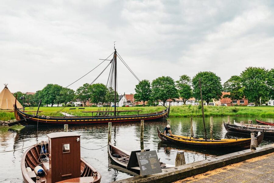 Copenhagen: Kronborg, Frederiksborg Castle and Roskilde Tour - Lunch Without Losing Sightseeing Time