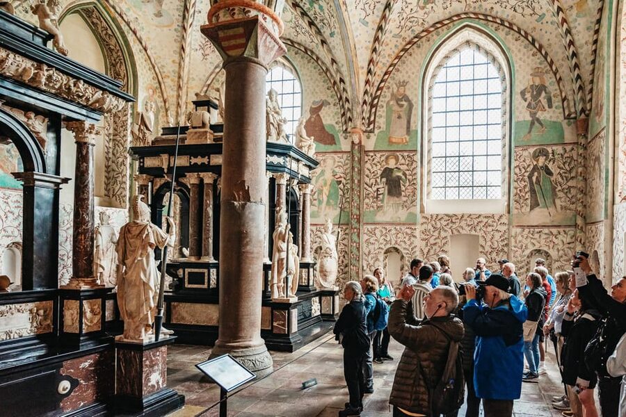 Copenhagen: Kronborg, Frederiksborg Castle and Roskilde Tour - The Guides Make or Break the Pace
