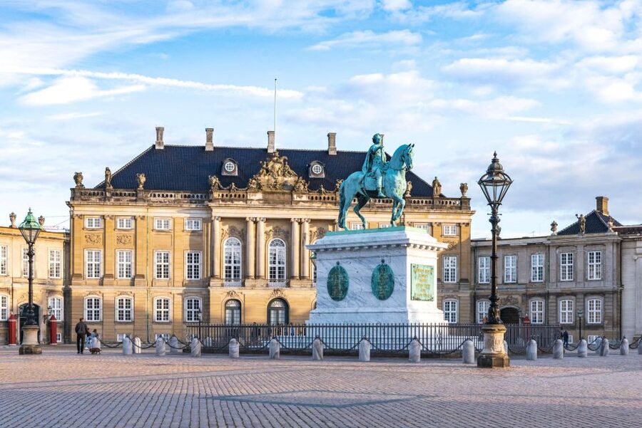 Copenhagen: Old Town and Nyhavn Private Family Tour - Timing, languages, and practical comfort