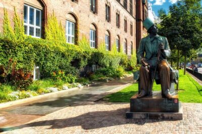 Old Town and Nyhavn Private Family Tour