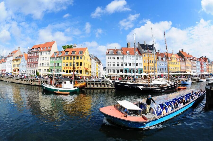 Copenhagen: Old Town and Nyhavn Private Family Tour - King’s Garden and King’s New Square