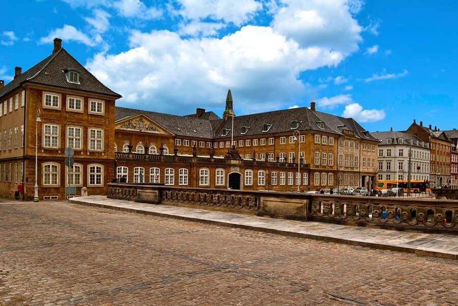 Copenhagen: Old Town and Nyhavn Private Family Tour - The optional canal cruise