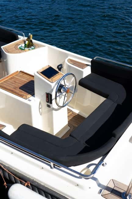 Copenhagen: Private Guided Boat Tour with City Highlights - Meeting Captain Oni at Børsbroen