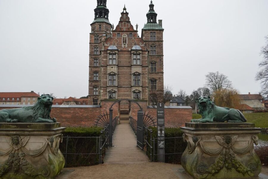 Copenhagen: Rosenborg Castle Tour with Skip-the-Line Ticket - Group size, languages, and access