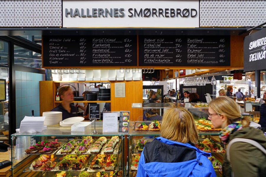 Copenhagen: Scandinavian Delights Food & Drink Private Tour - DØP for ristepølse and elderflower juice