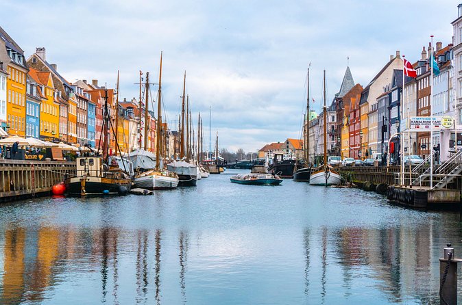 Explore Copenhagen in 60 minutes with a Local - Finishing at Magasin du Nord