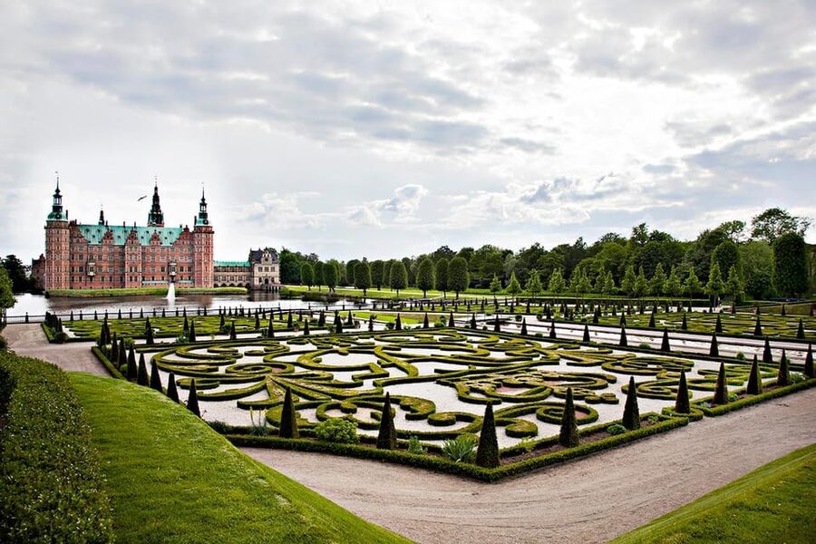 Hillerød: Frederiksborg Castle Entry Ticket - Lunch at Rabarbergaarden Slottet