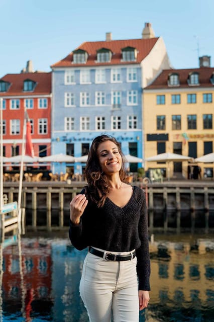 Instagram tour of Copenhagen with a private photographer - How the photographer helps you pose
