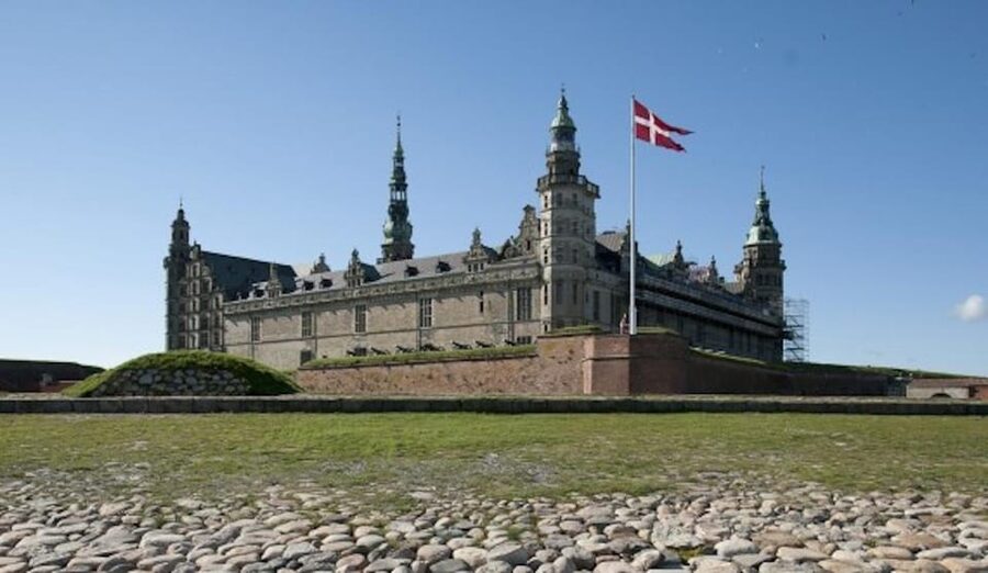 Kronborg Castle Entry Ticket - Walking the ramparts for the Øresund views