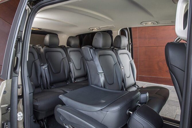 Luxury Vehicle Transfer from Copenhagen Airport CPH to Copenhagen - Choosing between the Mercedes S Class and V Class