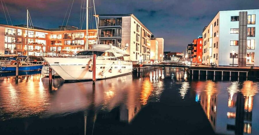 Odense: City walk - The new green Odense - City development - The 4-kilometer route and practical comfort